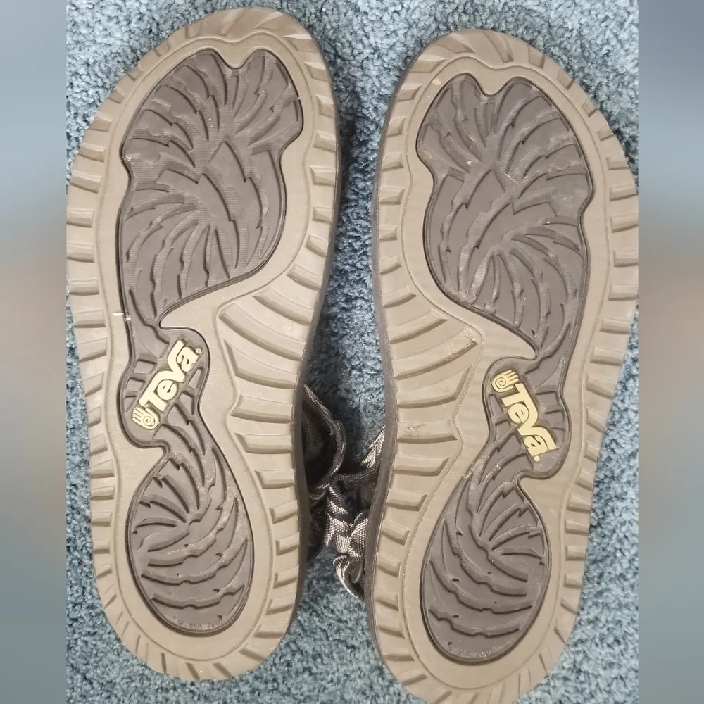 Teva Strappy Mens Sandals. Velcro Adjustable Straps. Size 11.